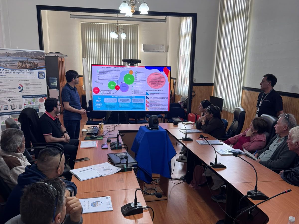 Presentación de la etapa de Entrega de Información en el Salón de Honor de la Municipalidad de Mejillones
